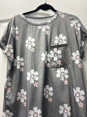 SHEIN Light Gray Floral Pocket Tee Dress with Pale Pink Accents